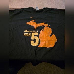 Gildan Black and Orange Short Sleeve Tee